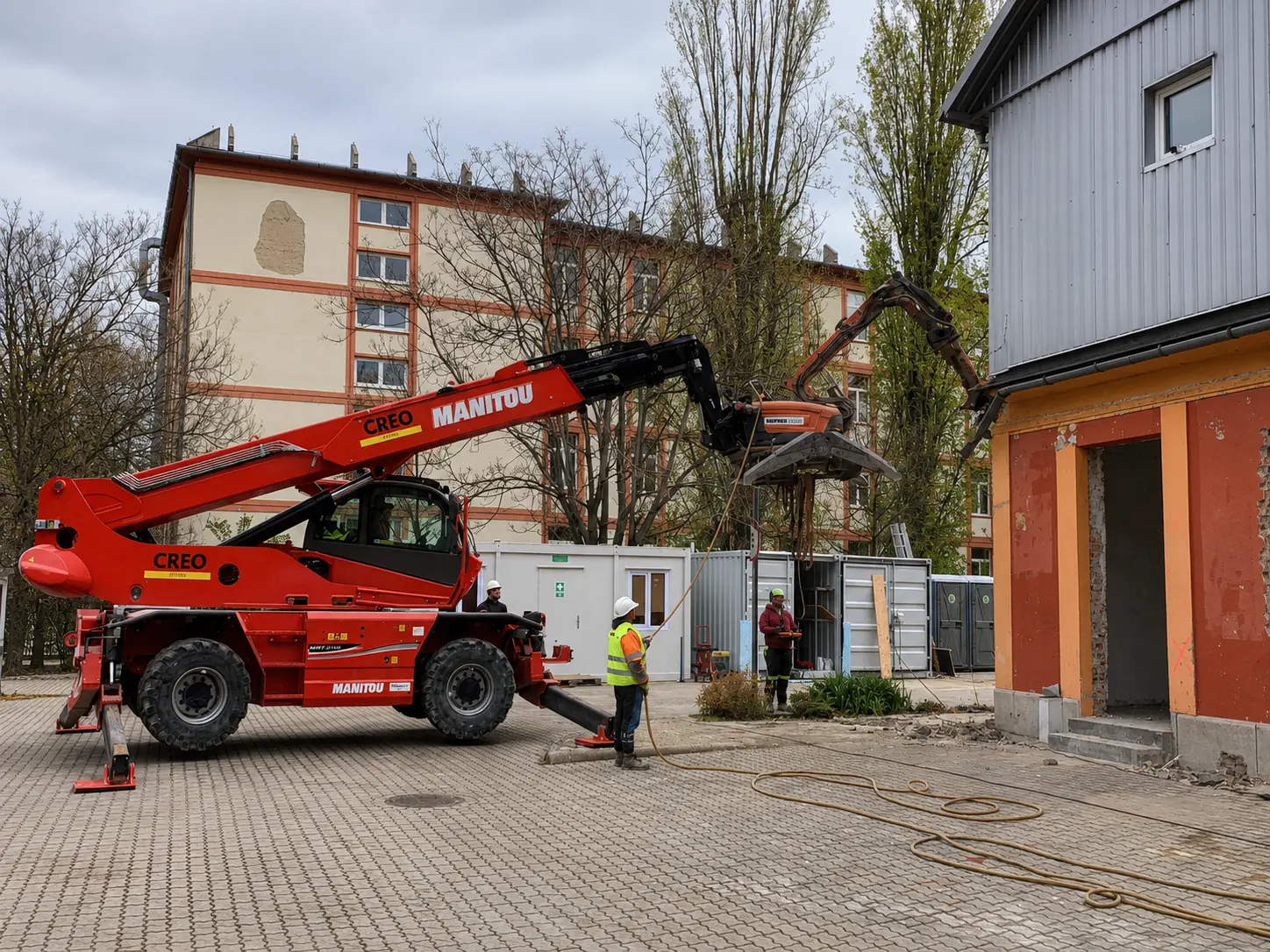 Bontási munkák teleszkópos rakodóval